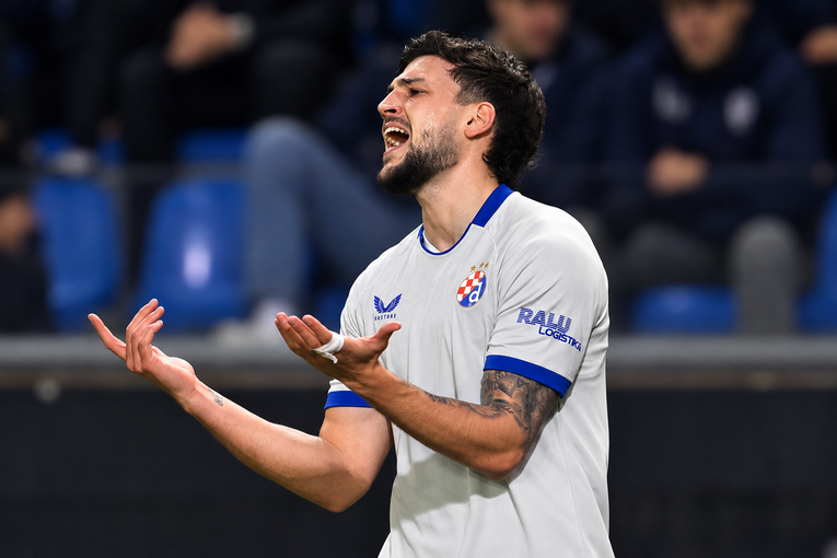 Rastura i zabija golove, a Kovačević ga drži na klupi