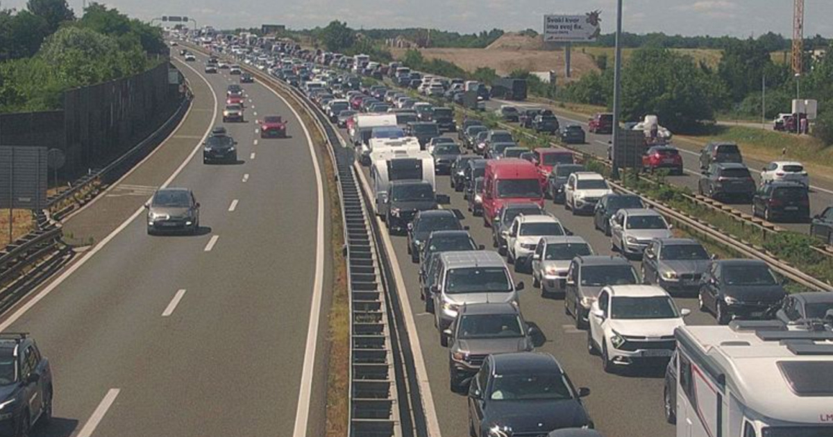 Gužve prema moru. Na Bajakovu kolona 10 km