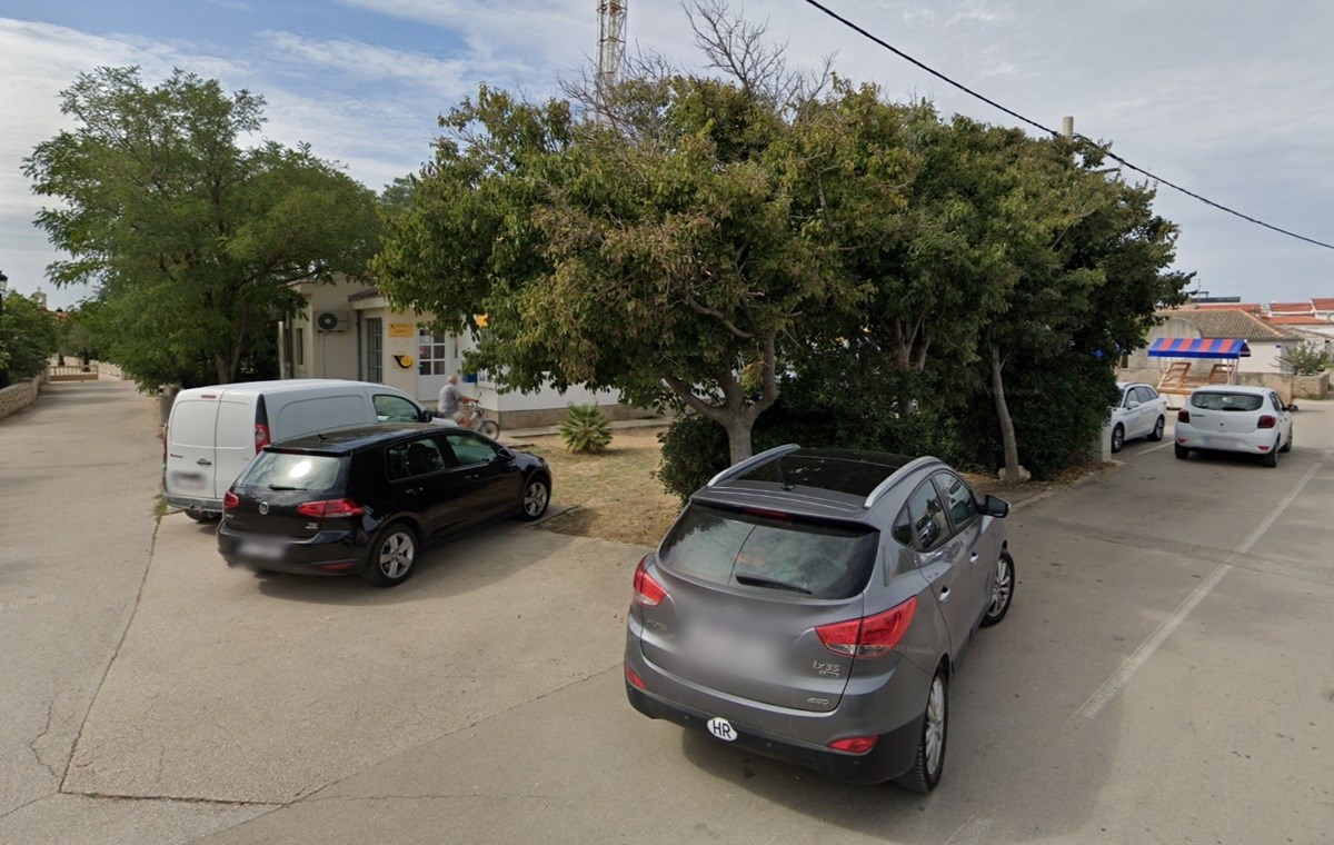 Detalji pljačke na Viru: "Pljačkaši su mi pregazili štand. Bježali su u panici"