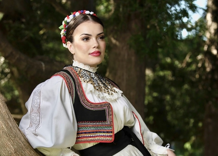 Ivana iz Kanade proglašena je najljepšom Hrvaticom u narodnoj nošnji izvan RH