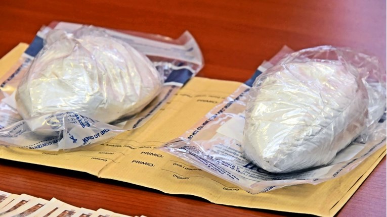 U stanu 37-godišnjaka u Sigetu pronađeno 100 grama kokaina