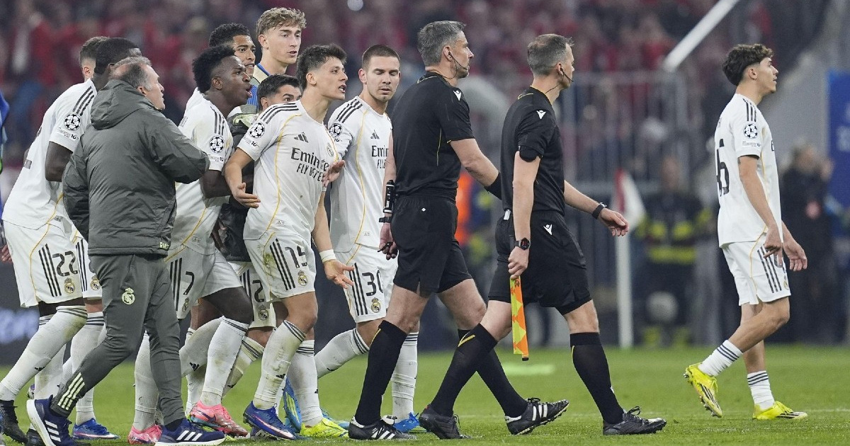 Pogledajte kako su igrači Reala okružili i naganjali suca nakon ispadanja od Bayerna