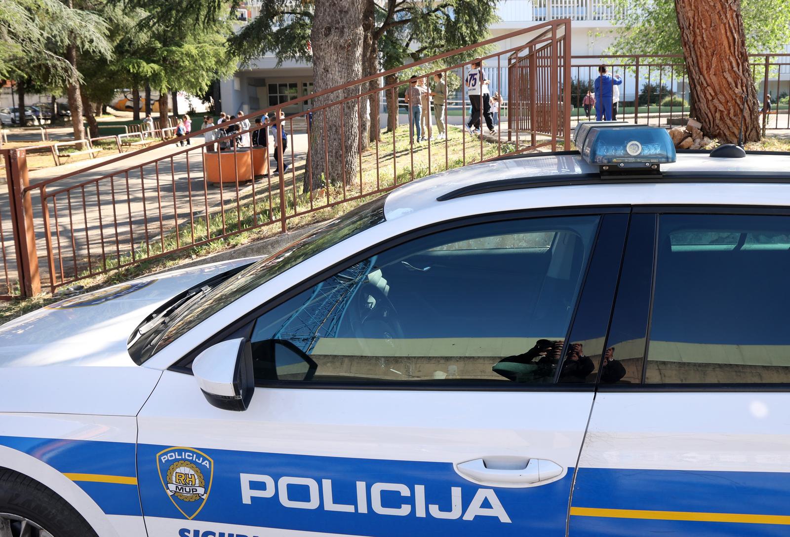 Maloljetnike policija sumnjiči za terorizam zbog 220 poslanih prijetnji bombom