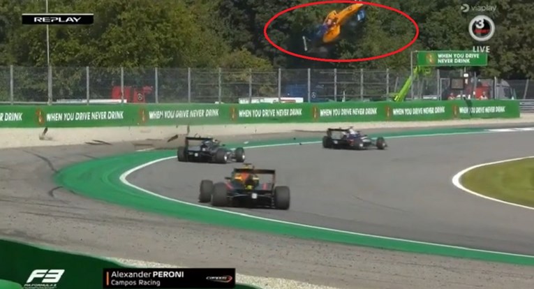 VIDEO Bolid u Formuli 3 odletio pet metara u zrak i sletio na vozačevu glavu