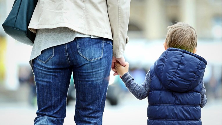 Jako rastu naknade nakon rođenja djece. Evo svih promjena za majke i očeve