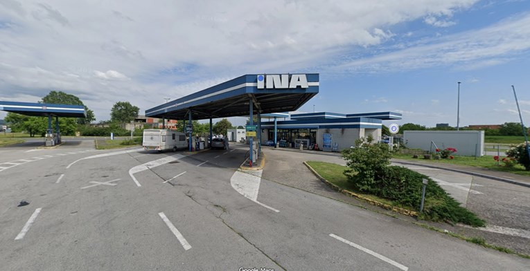 Na Ininoj benzinskoj u Slavonskom Brodu dizel iscurio u tlo, nisu ništa poduzeli