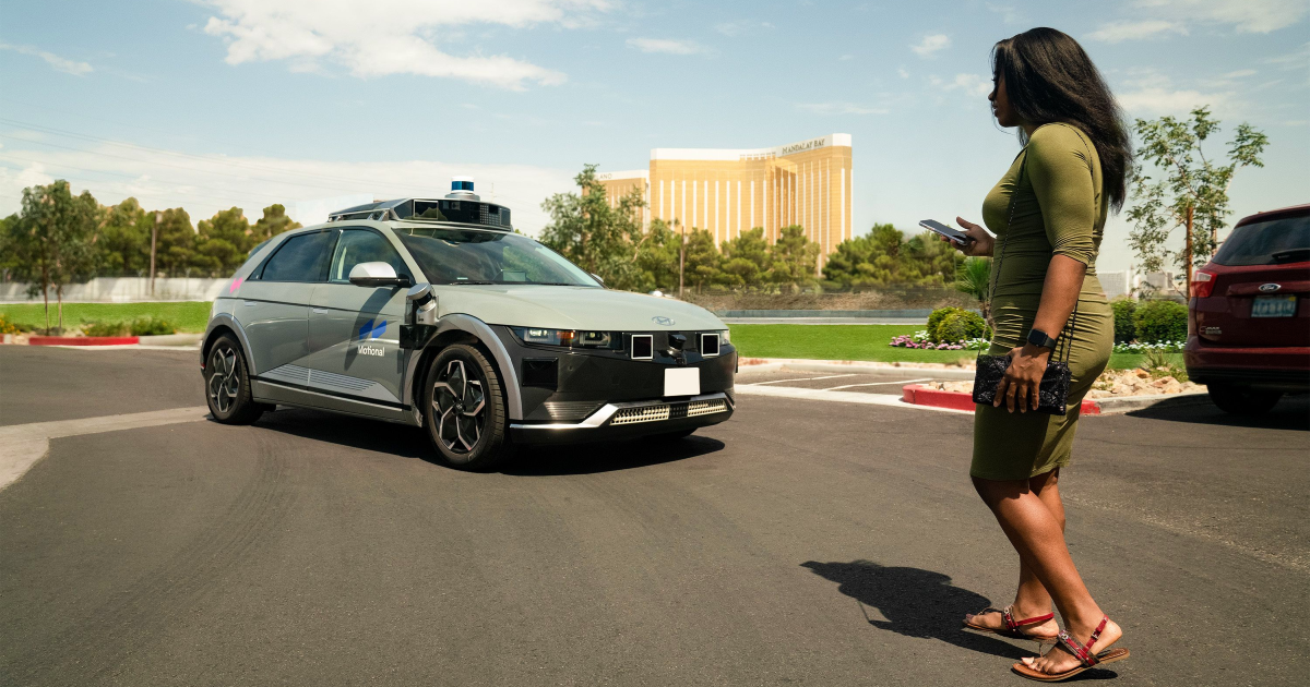 Uber predstavio svoj robotaxi i otkrio kada stižu autonomna vozila