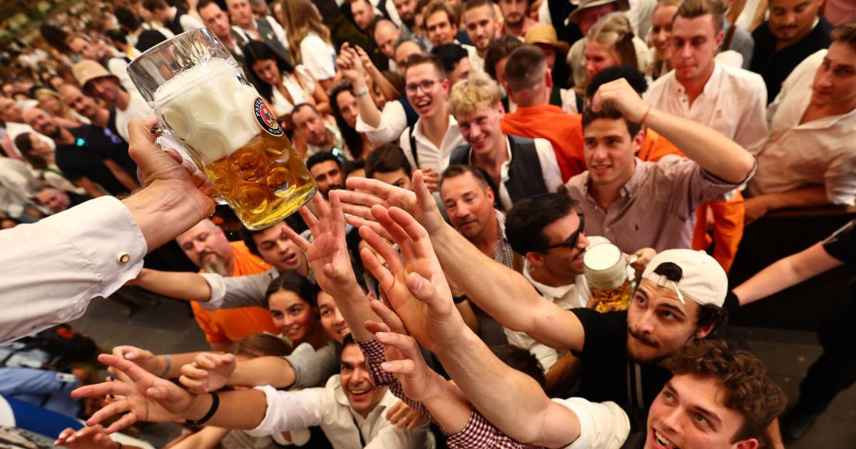 Na Oktoberfestu će litra piva koštati i do 16 eura. Poskupjela je i voda