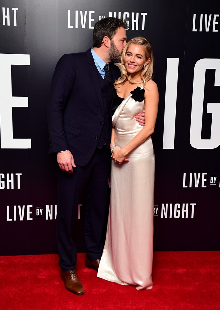 Sienna Miller o snimanju 18+ scena s Affleckom: "Trajalo je devet sati, tresla sam se"