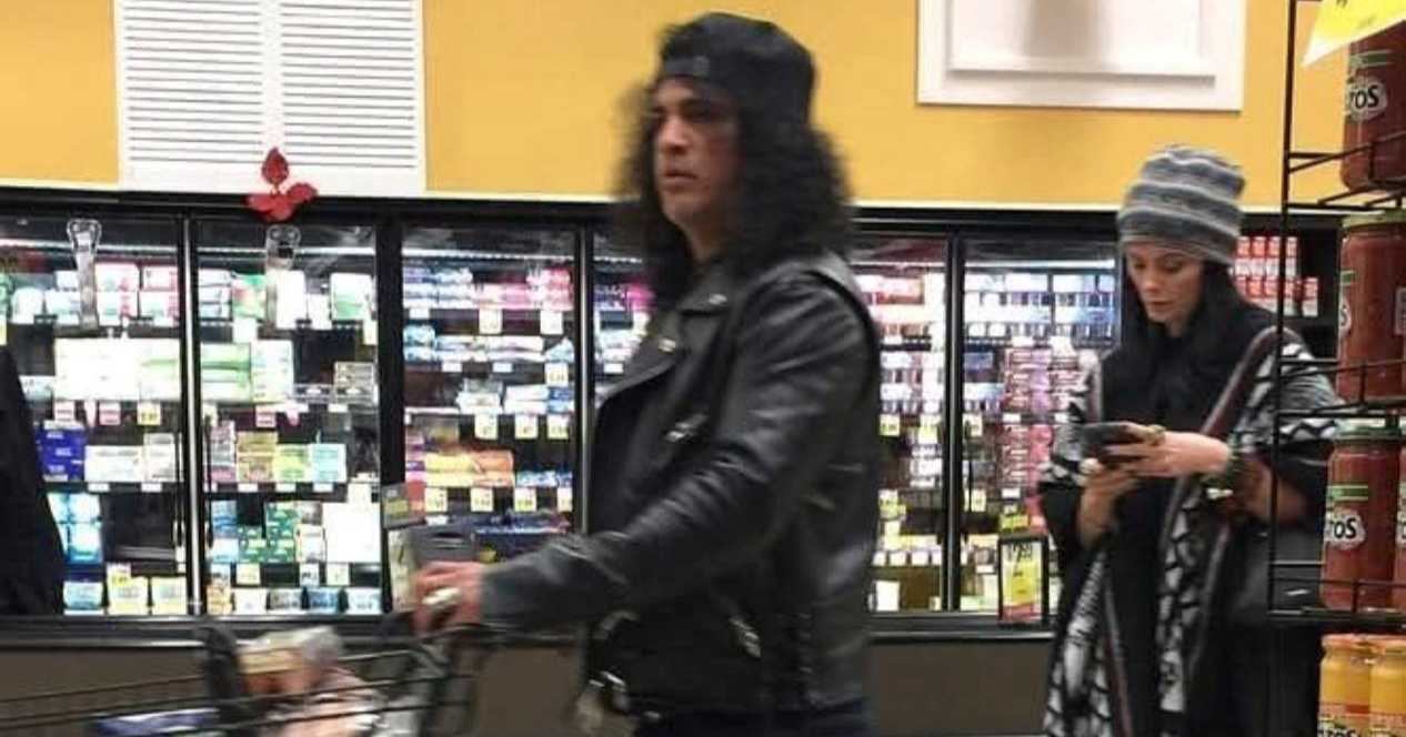 Slash snimljen u supermarketu s curom, gurao je kolica