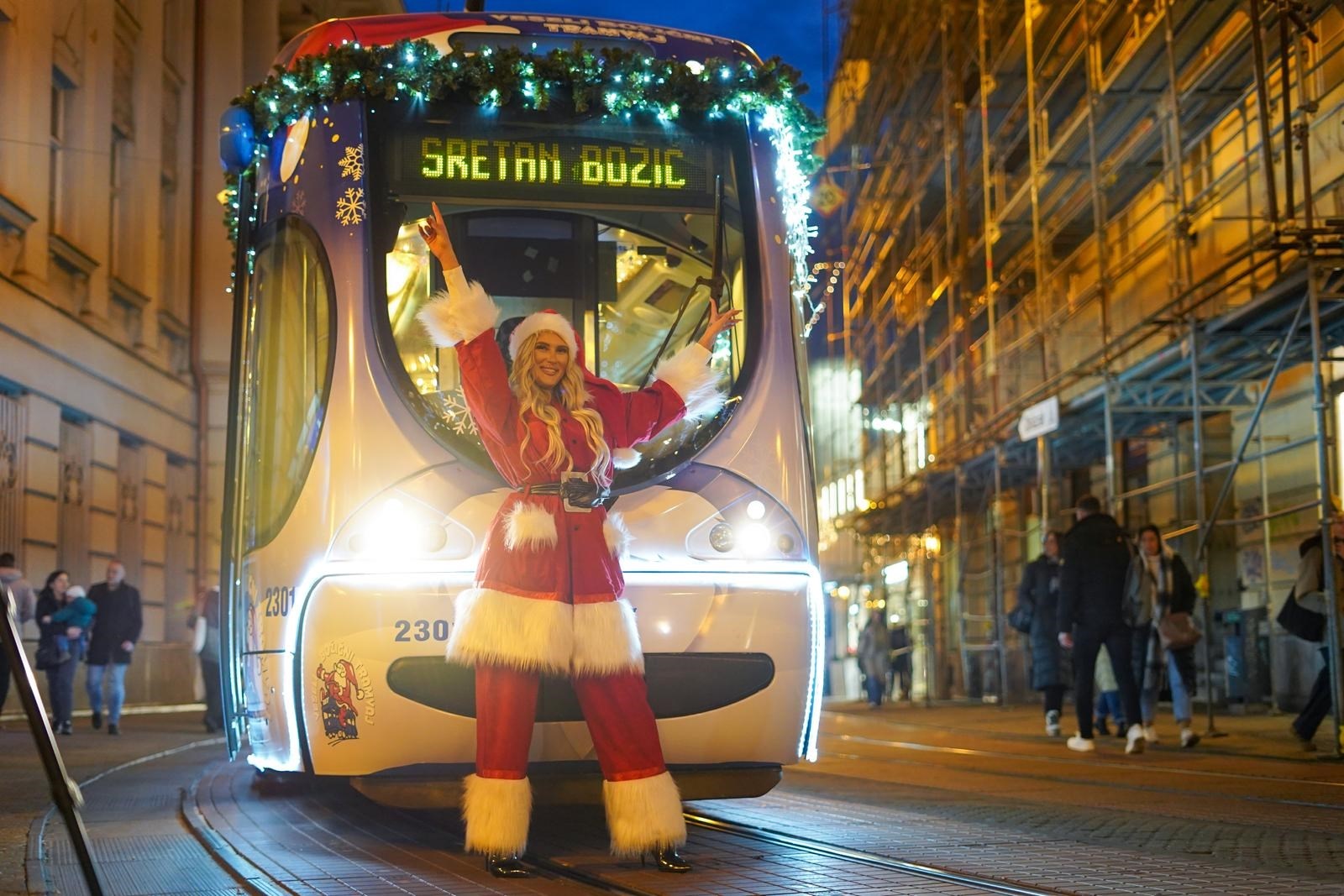 Najzgodnija ZET-ova vozačica tijekom Adventa upravlja Božićnim tramvajem