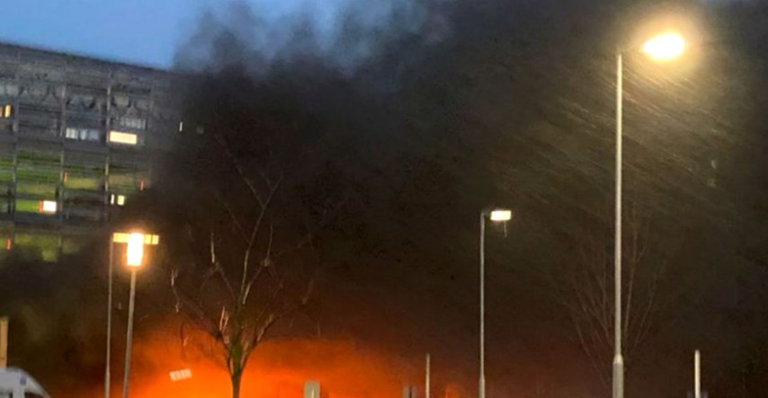 Gori na aerodromu u Norveškoj, zapalila se garaža sa stotinama automobila