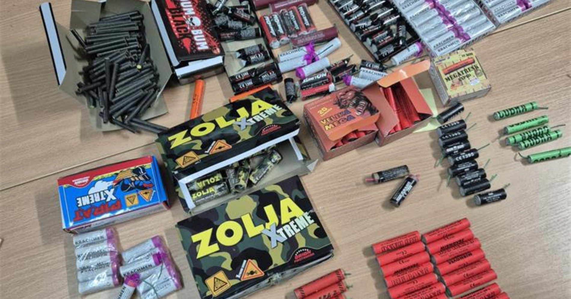 Maloljetnici uhvaćeni s 539 komada opasne pirotehnike, roditelji kažnjeni