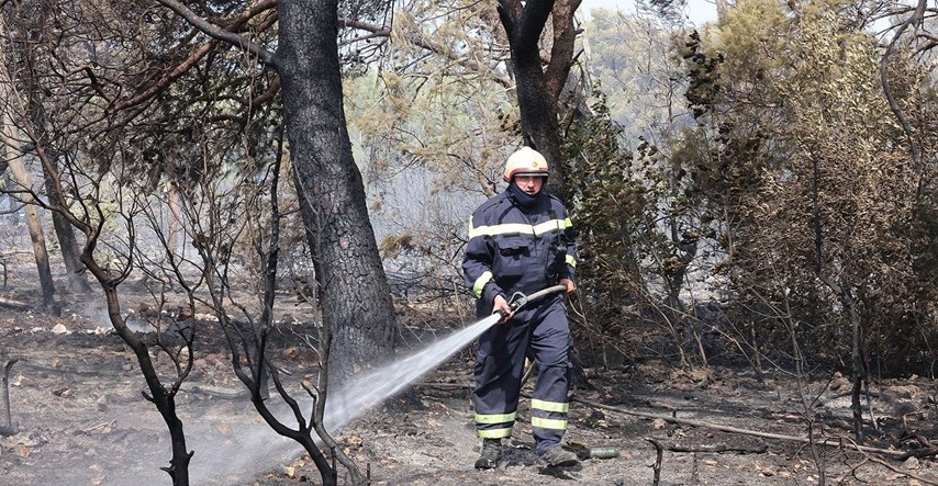 Požari kod Umaga i na području Vrgorca, pozvani kanaderi