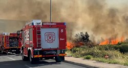VIDEO Lokaliziran požar na splitskom Žnjanu, gasilo ga 30 vatrogasaca
