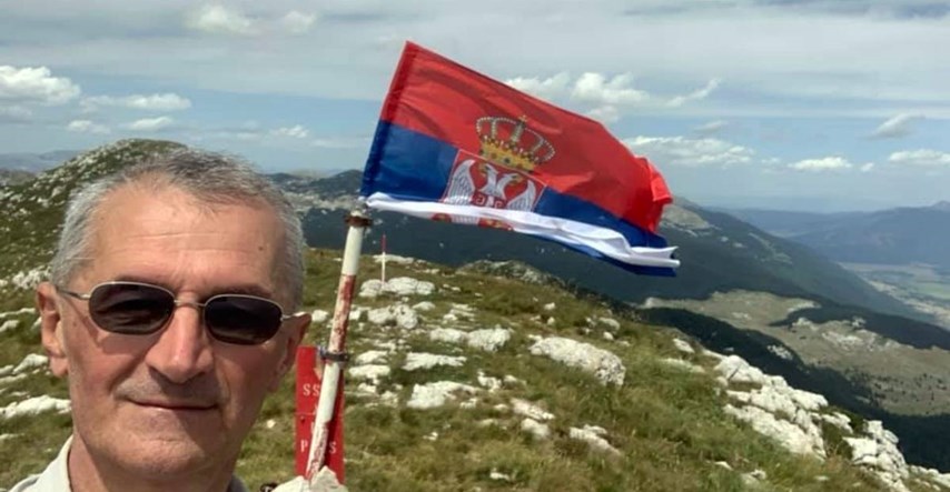 FOTO Vučićev zastupnik podigao srpsku zastavu na Dinari