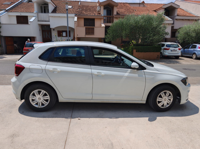 Ovaj Polo ima 144.000 km i registriran je do 2027. Prodaje se