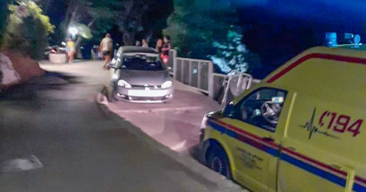 FOTO Turist parkirao na šetnici u Brelima, hitna nije mogla proći do pacijenta