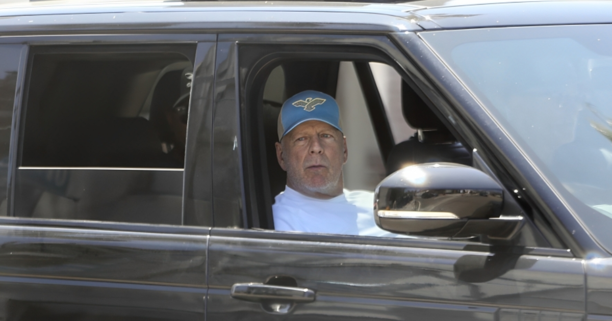 Bruce Willis se rijetko pojavljuje u javnosti, sad snimljen u vožnji po Los Angelesu