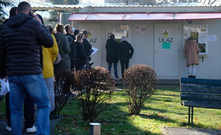 Krenula navala na testiranje u Zagrebu i Splitu, čeka se i po tjedan dana