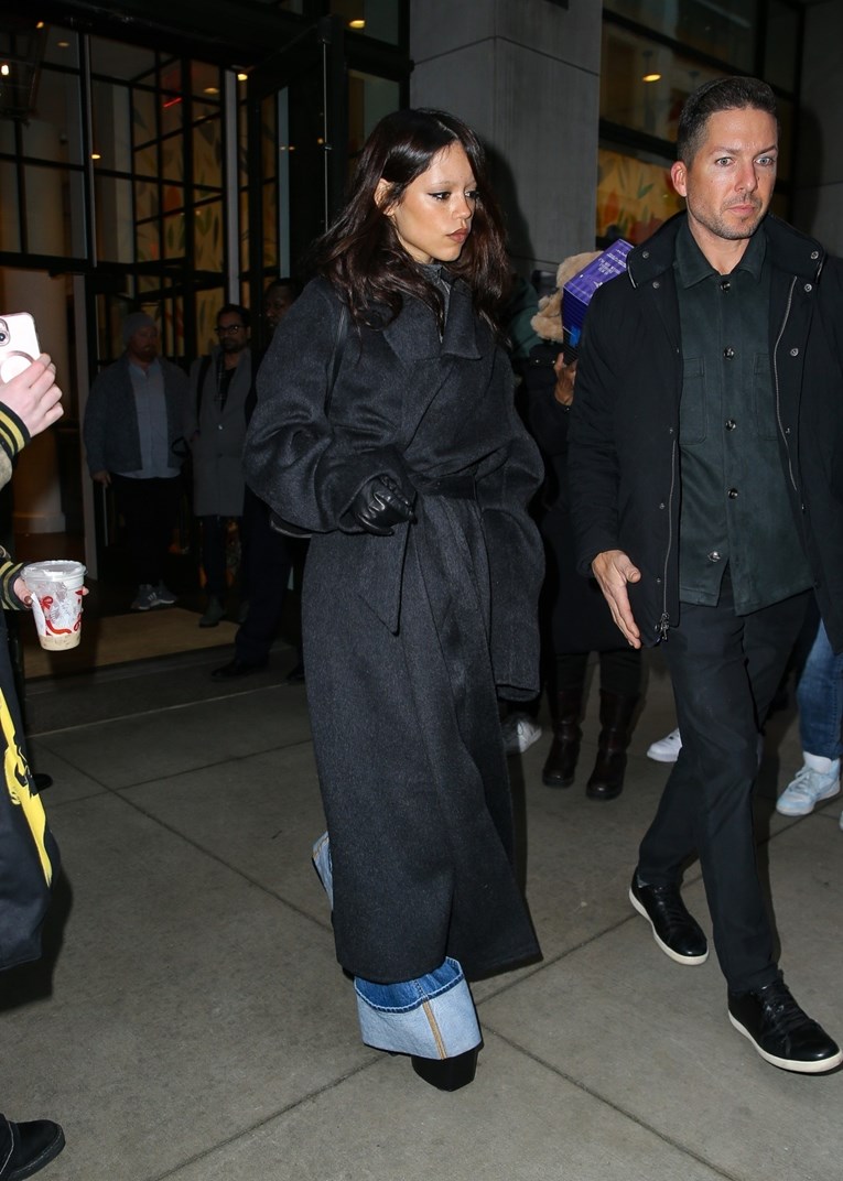 Podvrnute nogavice su se vratile - i Jenna Ortega ih nosi među prvima