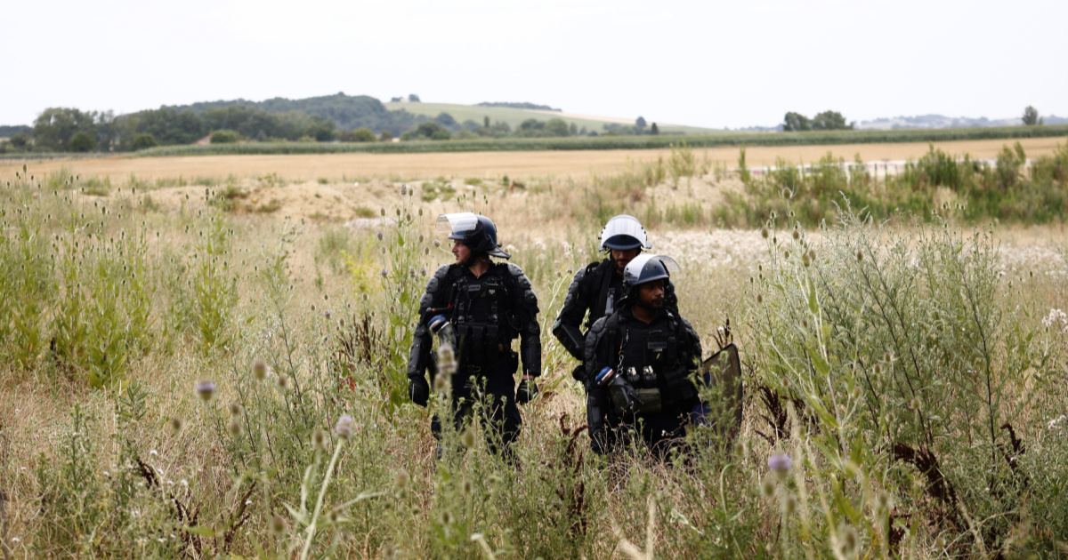Francuska zbog migranata šalje interventnu policiju na plaže