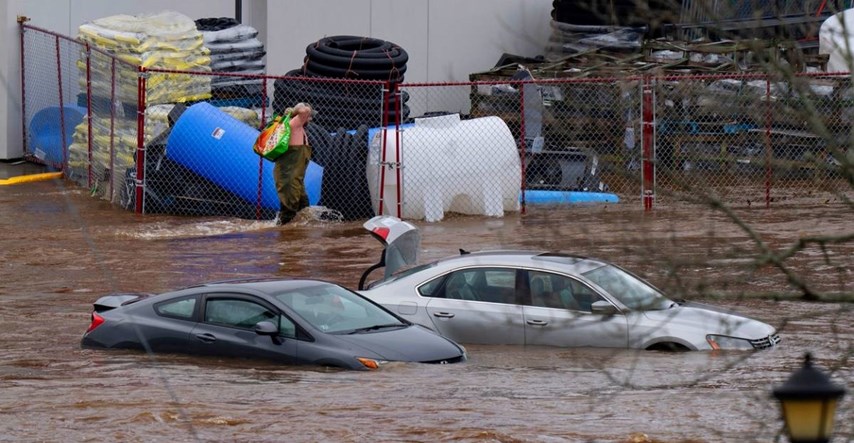 U poplavama u Kanadi 4 nestala, među njima djeca. Voda im potopila auto