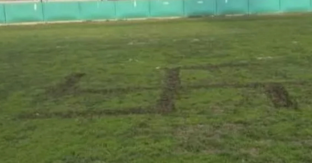 Na travnjaku NK Solina osvanula svastika. Gradonačelnik: Ovo je sramota za grad