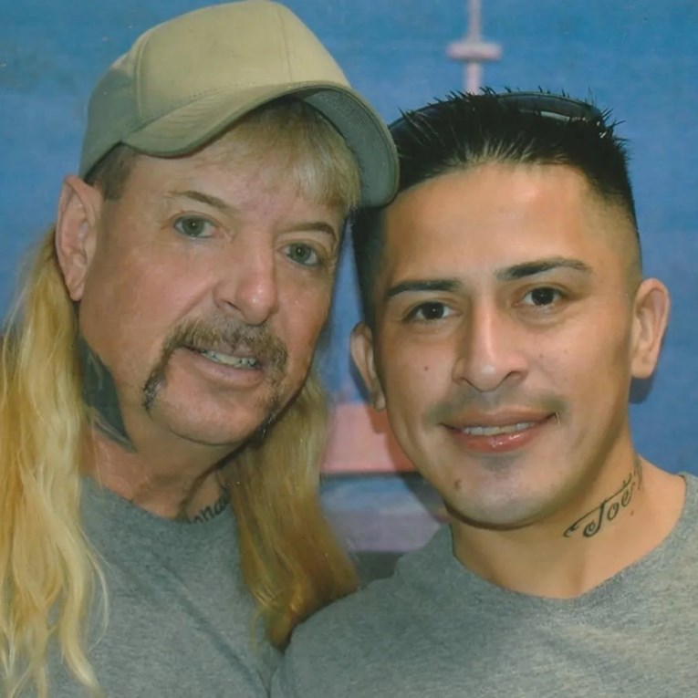 Joe Exotic (62) se vjenčao u zatvoru s 28 godina mlađim, objavio fotku s ceremonije