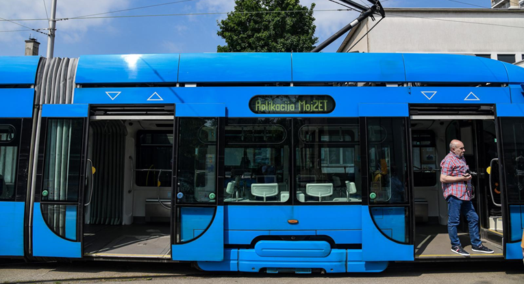 Iskočio tramvaj na prometnom zagrebačkom križanju