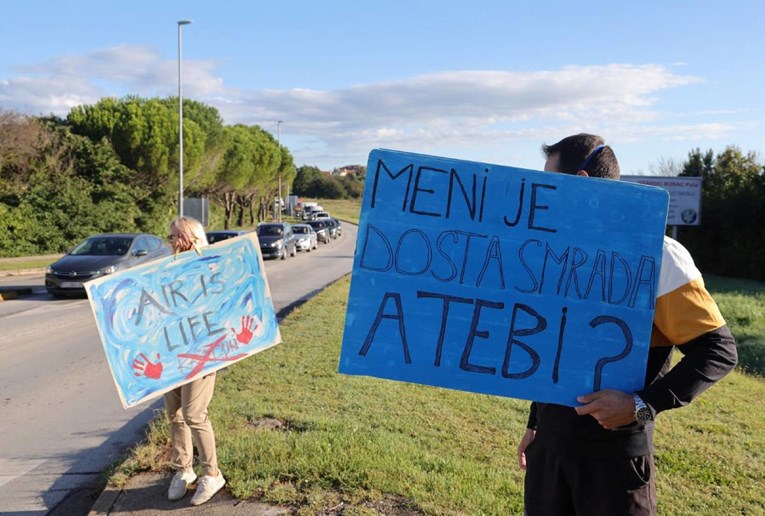 Zbog smrada u Poreču i Rovinju građani prosvjeduju protiv komunalnog poduzeća 