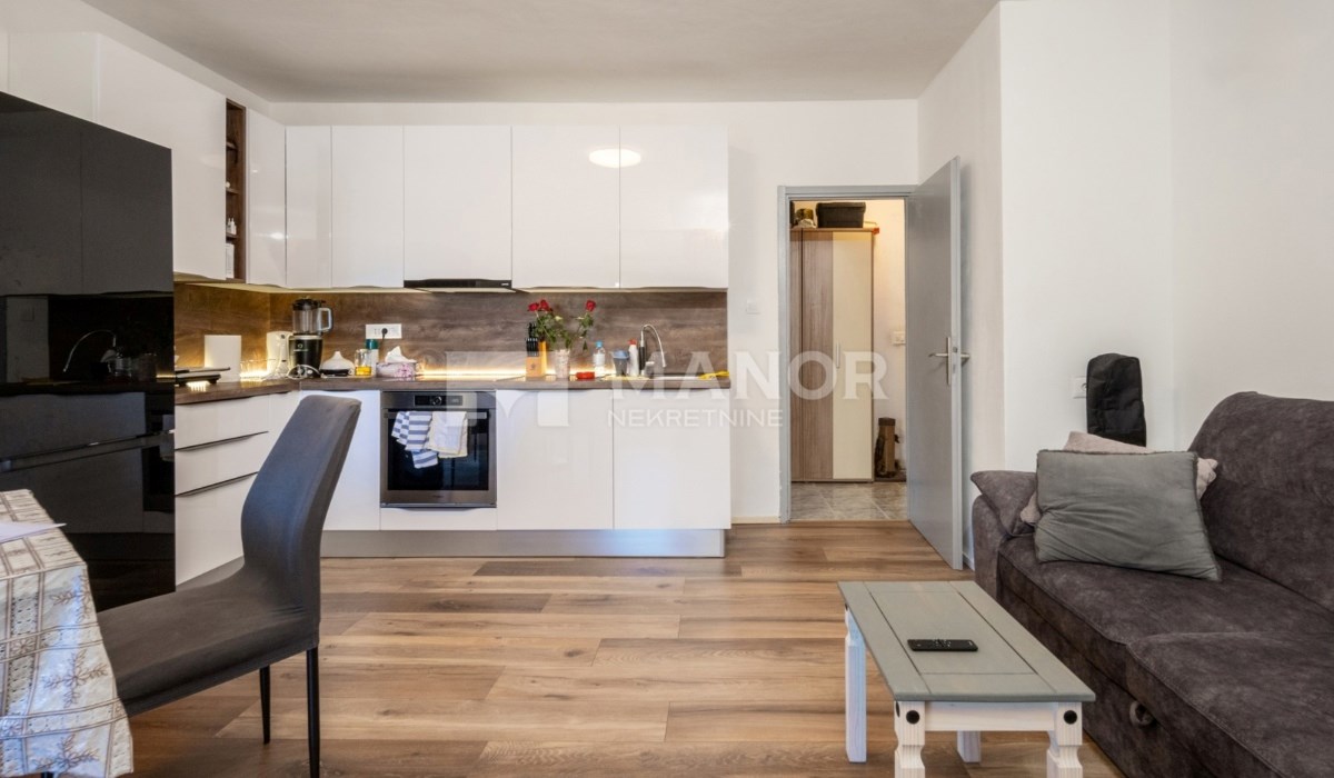 Adaptiran dvosobni stan u Rijeci se prodaje za 195.000 eura