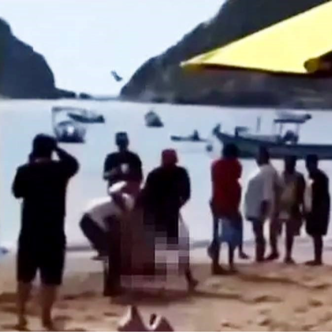 Majka u Meksiku spašavala kćer od morskog psa, on joj odgrizao nogu. Umrla je 