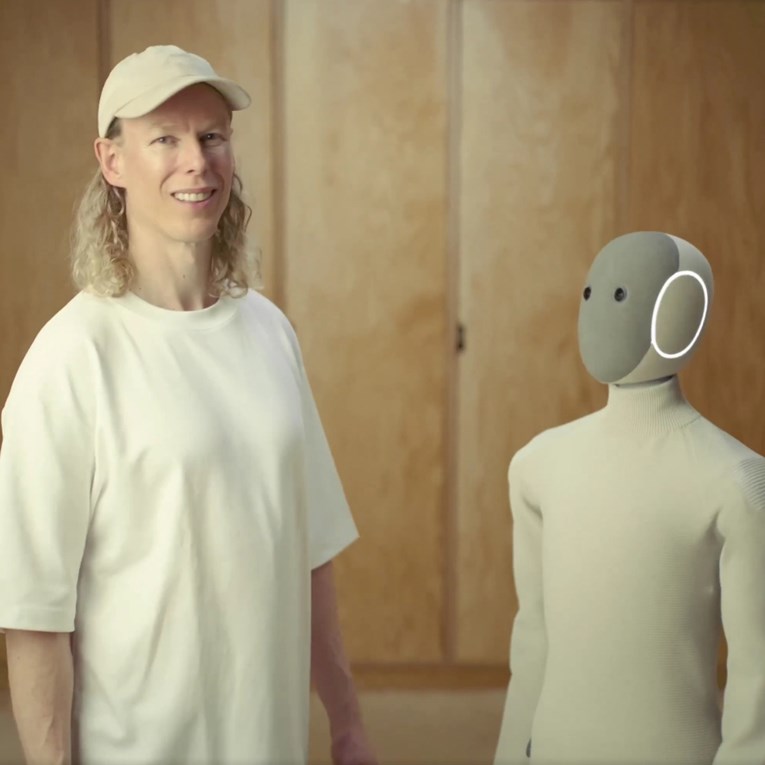 Predstavljen robot za kućanske poslove, krenule sprdnje: "Živimo li u Black Mirroru?"