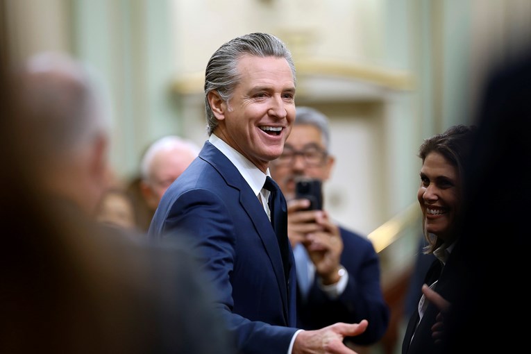 Guverner Kalifornije: Trebao sam ponijeti štitnike za koljena za EU lidere. Jadno i sramotno