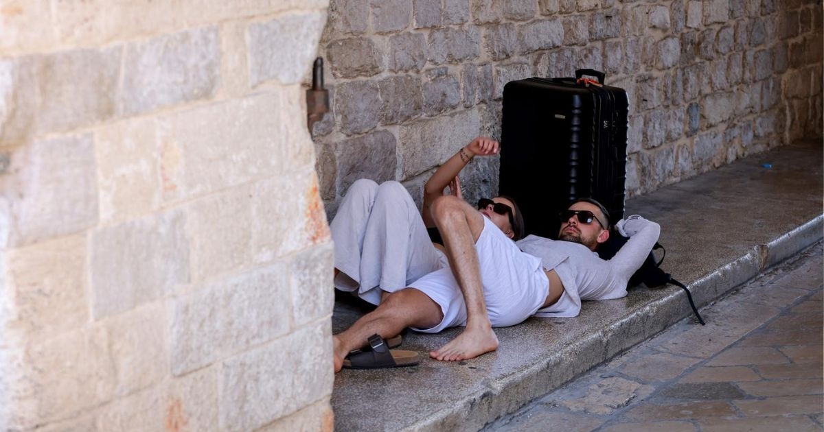 Fotka dana: Umorni turisti u Zadru našli su rješenje za odmor od vrućina