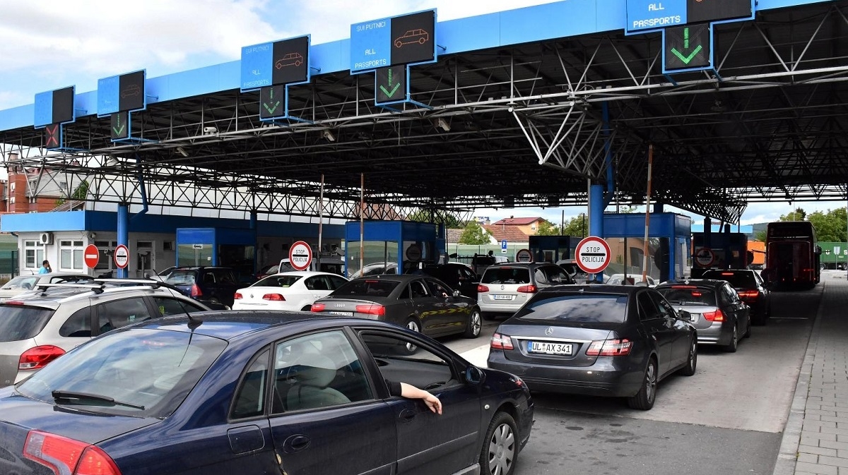 Političari iz BiH se posvađali oko mjera, ostaju stroge mjere za ulazak u zemlju
