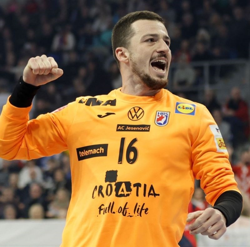 Ivić dobio otkaz u Srbiji jer bio na Thompsonu. Oglasio se oko golmana Vukovara