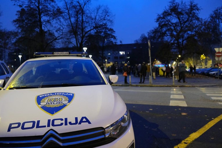 Lopov (67) provalio u stan u Zagrebu. Zatekla ga policija, pokušao skočiti kroz prozor