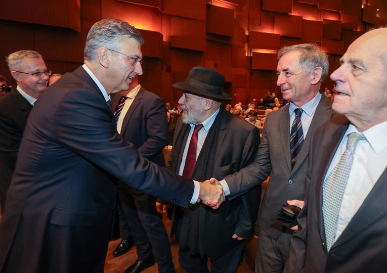 Plenković: Morat ćemo više objašnjavati zašto financiramo projekte manjina