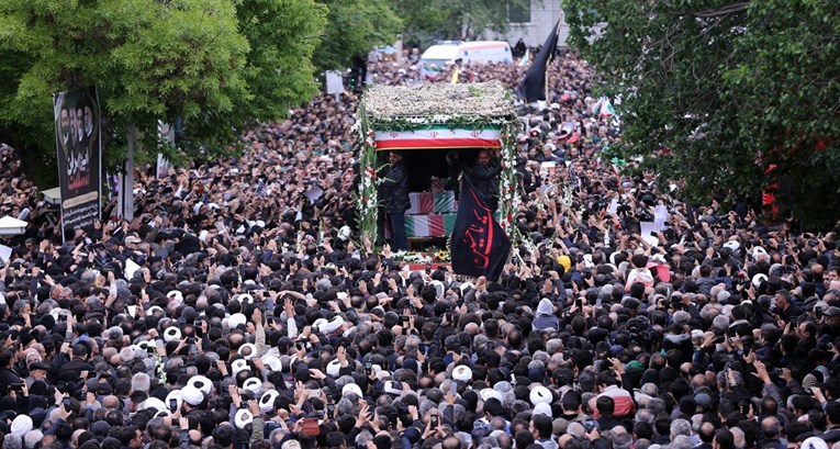Na ispraćaju za poginulog iranskog predsjednika tisuće ljudi, no manje od očekivanog