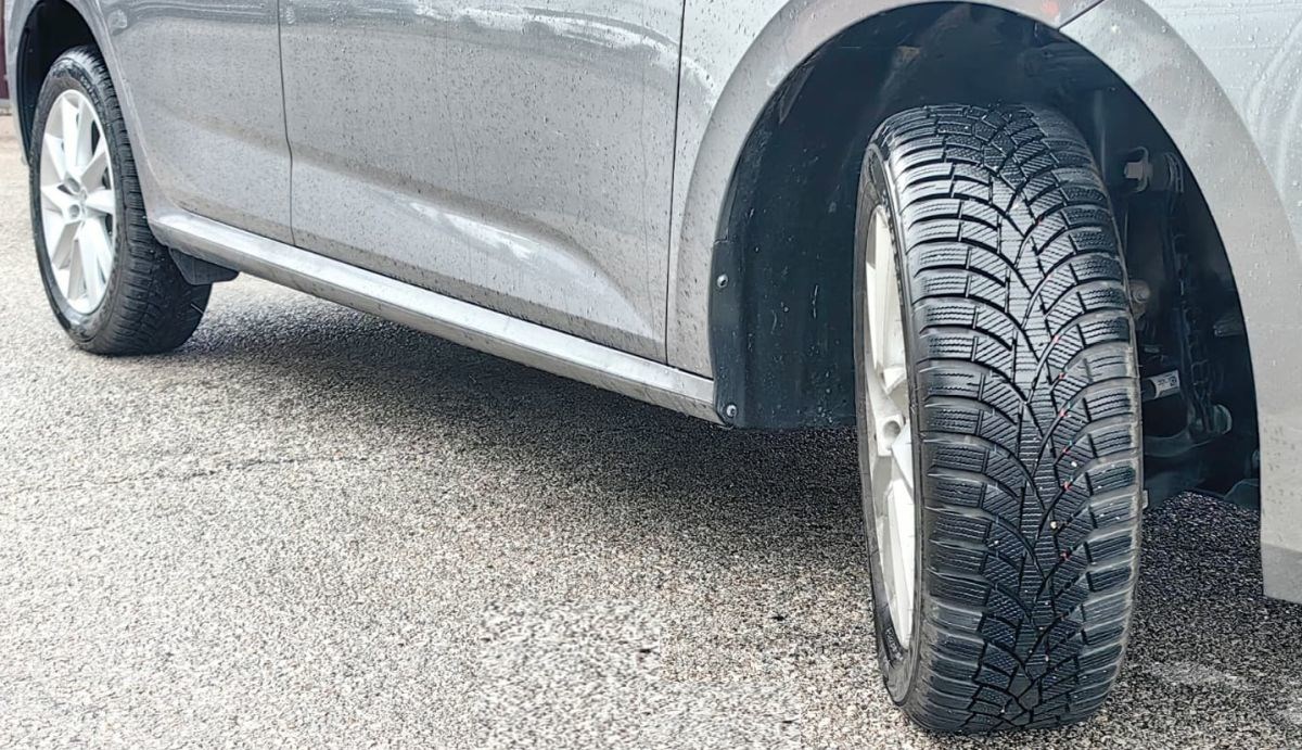 Bolje gume naprijed ili straga? Savjeti za sigurnu vožnju i zamjenu