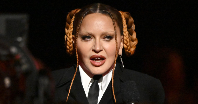 Tviteraši komentiraju Madonnin izgled na Grammyjima: "Što joj se dogodilo s licem?"