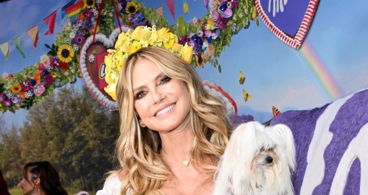 Heidi Klum namučila se dok je zakopčala haljinu, ljudi: "Je li ovo potrebno?"