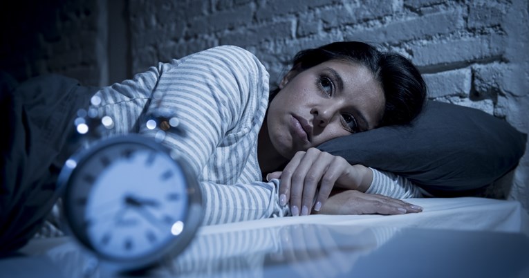 Zašto se budimo tijekom noći i kako odmah ponovno zaspati? Evo što kažu stručnjaci