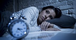 Zašto se budimo tijekom noći i kako odmah ponovno zaspati? Evo što kažu stručnjaci