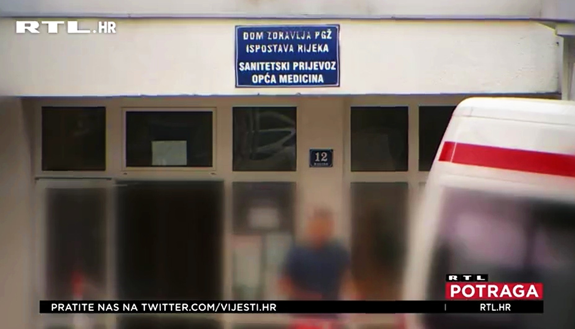 Vozaču saniteta i medicinskoj sestri u Rijeci pao pacijent, udario u beton i umro