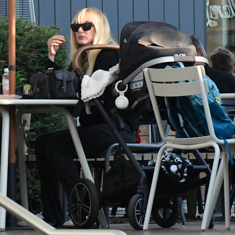 Kimberly Stewart čeka treće dijete, a Rod Stewart sedmo unuče