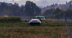 FOTO Hrvat u Sloveniji sletio s Porscheom pa ostavio auto i otišao