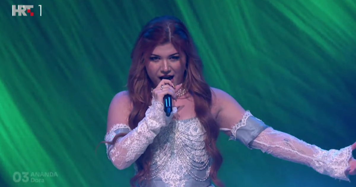 Ananda je u prvom polufinalu Dore izvela pjesmu "Dora". Nosila je posebnu kreaciju